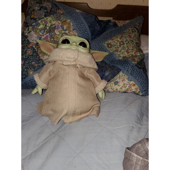 Star Wars Mandalorian Baby Yoda Roku Plush Toy 11 inches tall - Picture 1 of 2